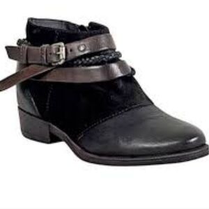 MizMooz Women Danita Ankle Moto Leather Heels shoes boots sz 38/7.5-8